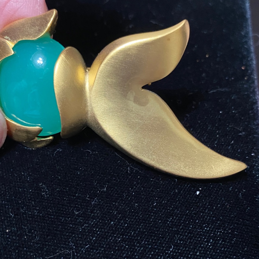 Givenchy vintage Matt gold tone with faux jade belly and eye brooch - Picture 11 of 16